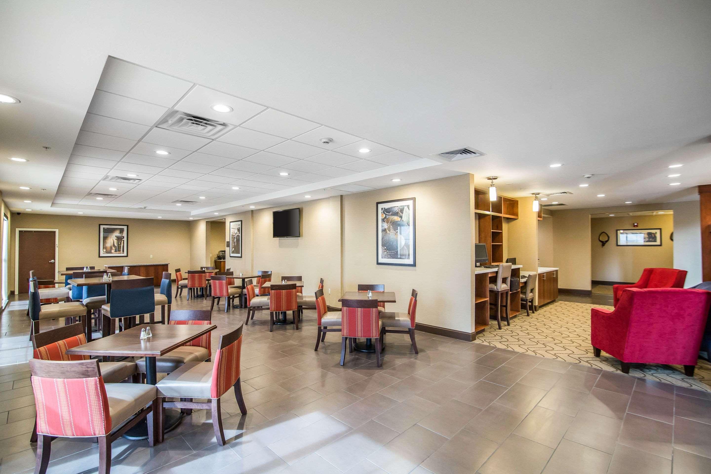 Comfort Suites - Dodge City Ngoại thất bức ảnh