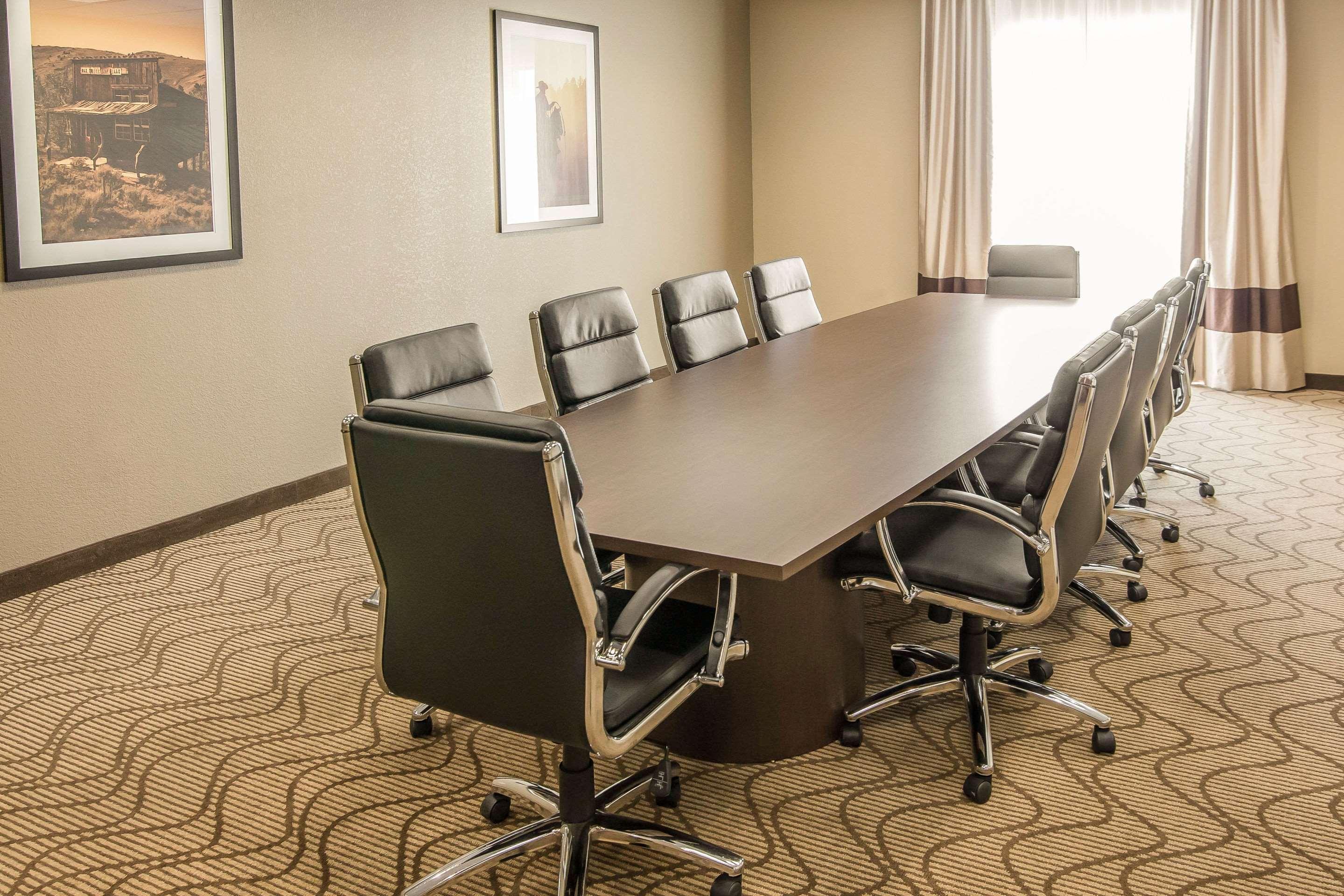 Comfort Suites - Dodge City Ngoại thất bức ảnh